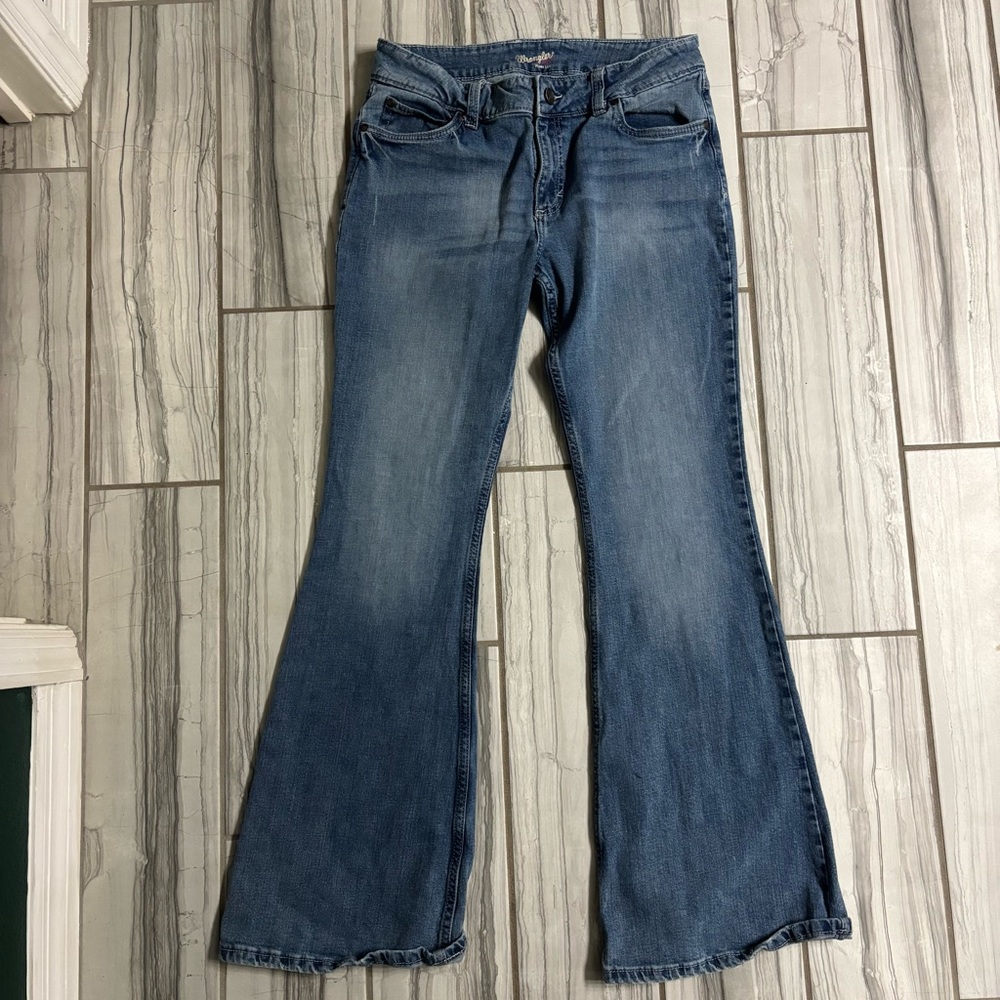 Wrangler Women's Flare Jeans in Classic Blue